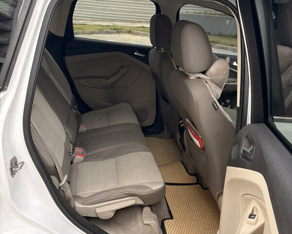 Білий Форд Ескейп, об'ємом двигуна 2 л та пробігом 293 тис. км за 8400 $, фото 9 на Automoto.ua