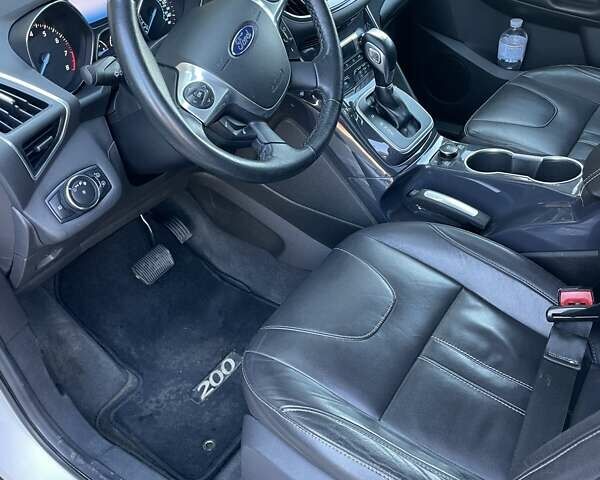 Білий Форд Ескейп, об'ємом двигуна 2 л та пробігом 200 тис. км за 10300 $, фото 6 на Automoto.ua