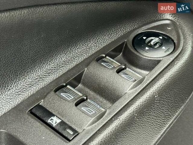 Белый Форд Эскейп, объемом двигателя 2 л и пробегом 145 тыс. км за 11650 $, фото 22 на Automoto.ua