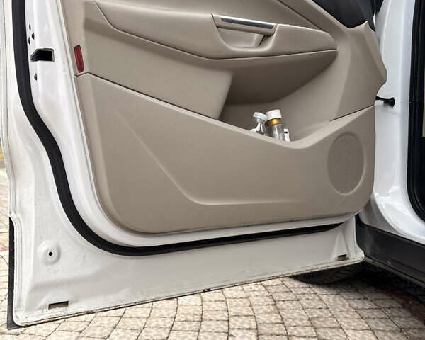 Білий Форд Ескейп, об'ємом двигуна 2 л та пробігом 293 тис. км за 8400 $, фото 12 на Automoto.ua