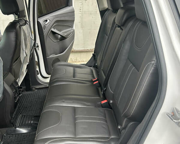 Белый Форд Эскейп, объемом двигателя 2 л и пробегом 230 тыс. км за 12500 $, фото 9 на Automoto.ua