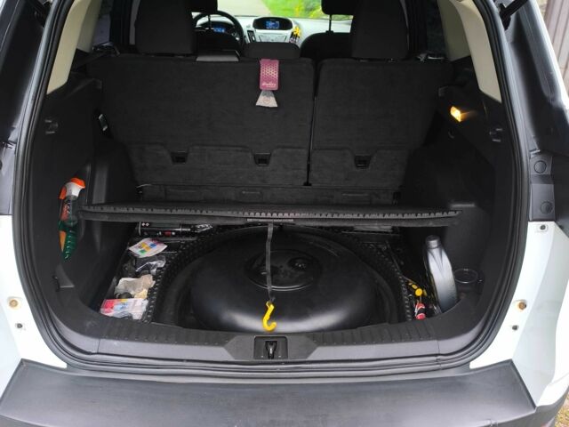 Білий Форд Ескейп, об'ємом двигуна 2.5 л та пробігом 200 тис. км за 10500 $, фото 9 на Automoto.ua