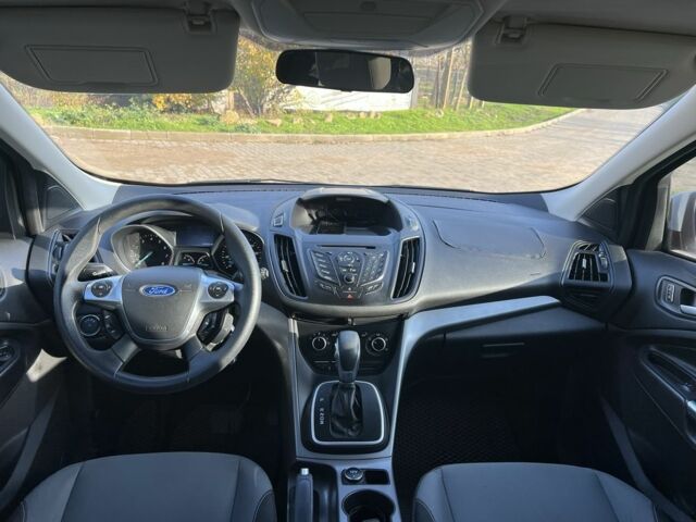 Белый Форд Эскейп, объемом двигателя 1.6 л и пробегом 280 тыс. км за 8800 $, фото 4 на Automoto.ua