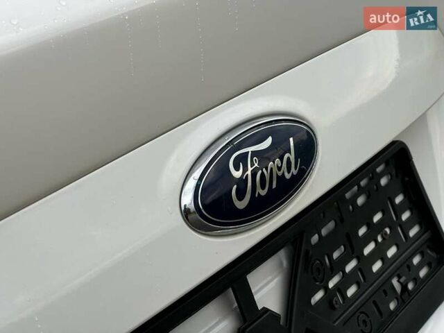 Белый Форд Эскейп, объемом двигателя 2 л и пробегом 145 тыс. км за 11650 $, фото 17 на Automoto.ua