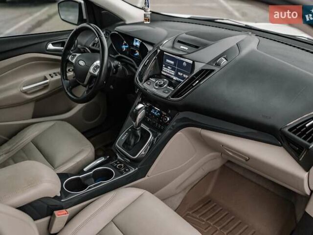 Белый Форд Эскейп, объемом двигателя 2 л и пробегом 167 тыс. км за 12200 $, фото 40 на Automoto.ua