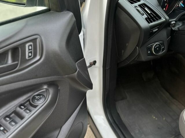 Белый Форд Эскейп, объемом двигателя 2.5 л и пробегом 167 тыс. км за 8250 $, фото 20 на Automoto.ua