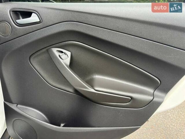 Белый Форд Эскейп, объемом двигателя 2 л и пробегом 145 тыс. км за 11650 $, фото 43 на Automoto.ua