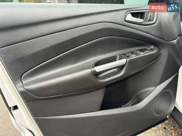 Белый Форд Эскейп, объемом двигателя 2 л и пробегом 145 тыс. км за 11650 $, фото 21 на Automoto.ua