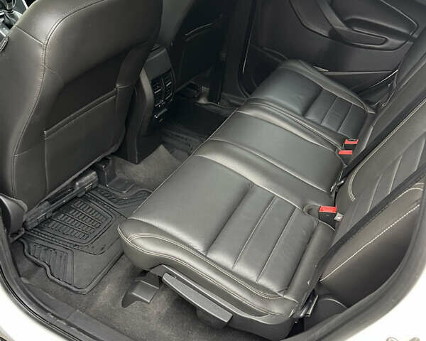 Білий Форд Ескейп, об'ємом двигуна 2 л та пробігом 215 тис. км за 11750 $, фото 6 на Automoto.ua