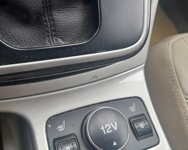 Белый Форд Эскейп, объемом двигателя 2 л и пробегом 196 тыс. км за 10700 $, фото 15 на Automoto.ua