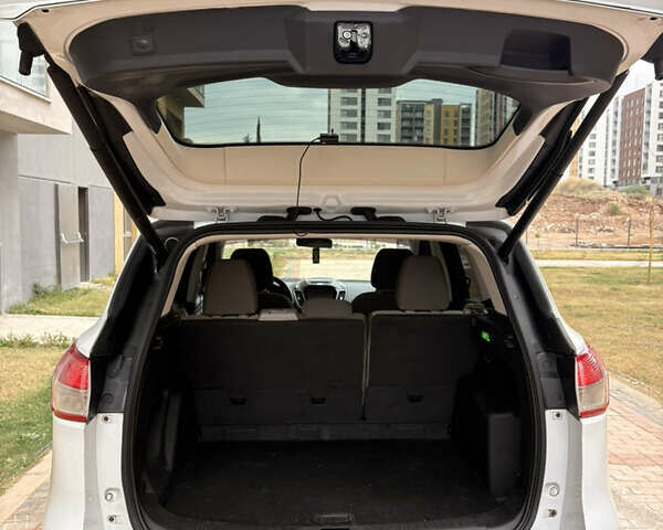 Білий Форд Ескейп, об'ємом двигуна 2 л та пробігом 293 тис. км за 8400 $, фото 16 на Automoto.ua