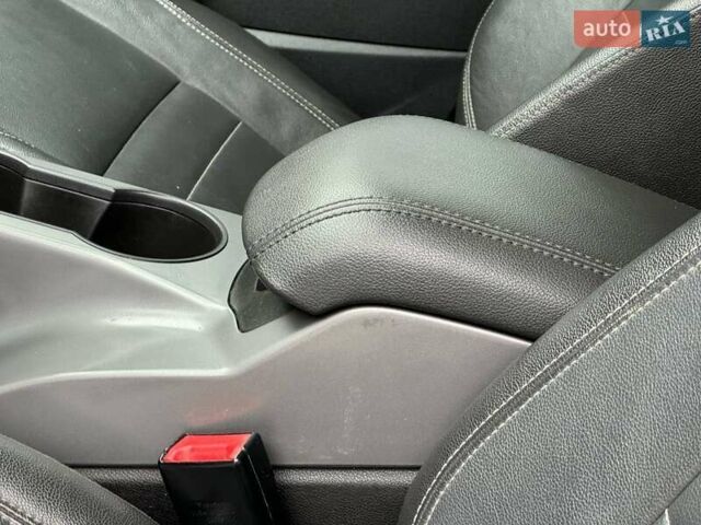 Белый Форд Эскейп, объемом двигателя 2 л и пробегом 145 тыс. км за 11650 $, фото 30 на Automoto.ua