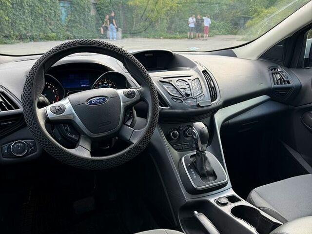 Белый Форд Эскейп, объемом двигателя 1.6 л и пробегом 161 тыс. км за 9700 $, фото 6 на Automoto.ua