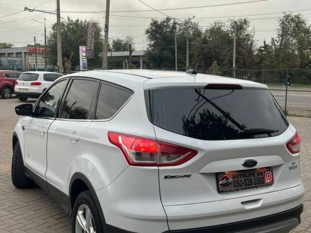 Белый Форд Эскейп, объемом двигателя 1.6 л и пробегом 163 тыс. км за 9800 $, фото 3 на Automoto.ua