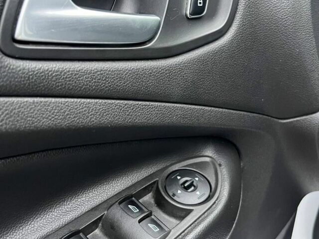 Белый Форд Эскейп, объемом двигателя 1.6 л и пробегом 163 тыс. км за 9800 $, фото 8 на Automoto.ua