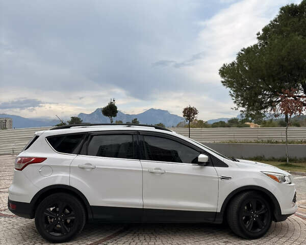 Білий Форд Ескейп, об'ємом двигуна 2 л та пробігом 293 тис. км за 8400 $, фото 6 на Automoto.ua