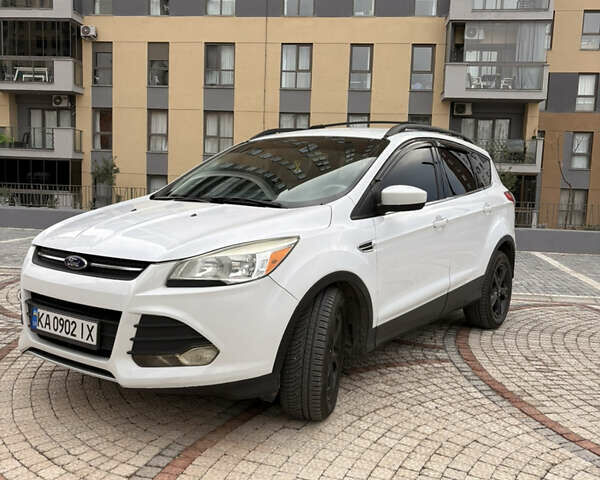 Білий Форд Ескейп, об'ємом двигуна 2 л та пробігом 293 тис. км за 8400 $, фото 2 на Automoto.ua