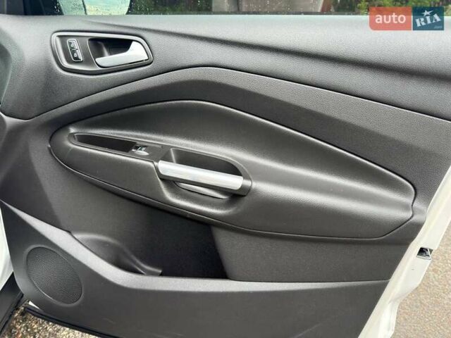 Белый Форд Эскейп, объемом двигателя 2 л и пробегом 145 тыс. км за 11650 $, фото 46 на Automoto.ua