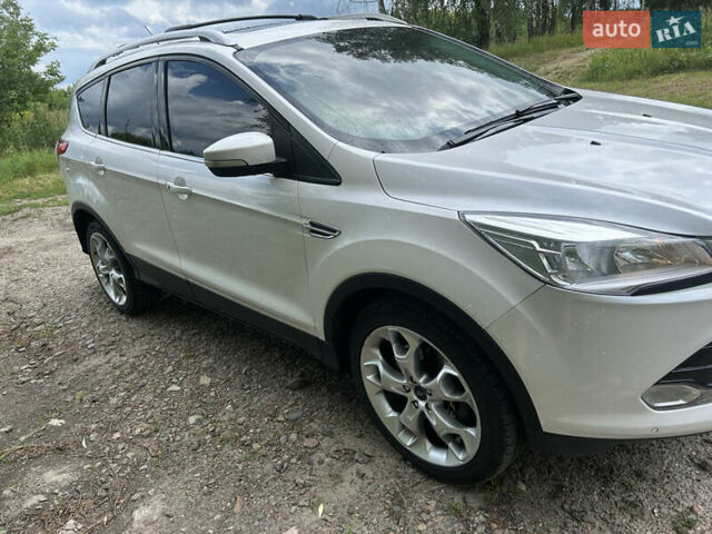 Белый Форд Эскейп, объемом двигателя 2 л и пробегом 230 тыс. км за 12500 $, фото 2 на Automoto.ua