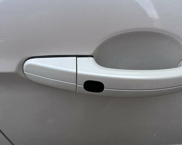 Білий Форд Ескейп, об'ємом двигуна 2 л та пробігом 215 тис. км за 11750 $, фото 9 на Automoto.ua