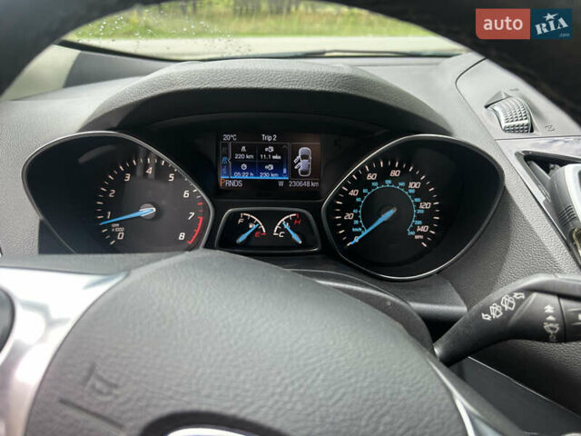 Белый Форд Эскейп, объемом двигателя 2 л и пробегом 230 тыс. км за 12500 $, фото 6 на Automoto.ua