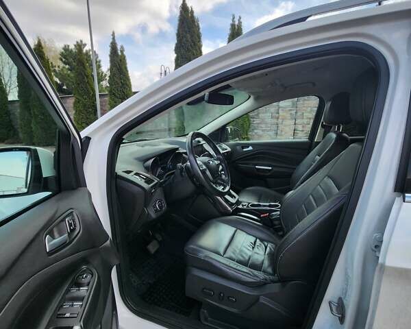 Белый Форд Эскейп, объемом двигателя 1.6 л и пробегом 153 тыс. км за 13000 $, фото 2 на Automoto.ua