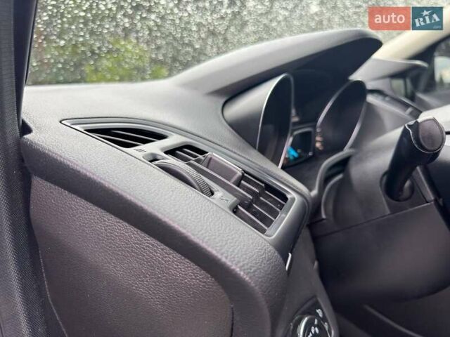 Белый Форд Эскейп, объемом двигателя 2 л и пробегом 145 тыс. км за 11650 $, фото 27 на Automoto.ua