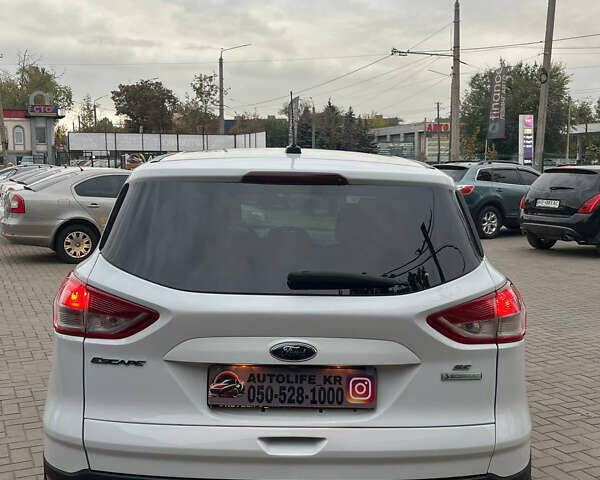 Белый Форд Эскейп, объемом двигателя 1.6 л и пробегом 163 тыс. км за 9800 $, фото 4 на Automoto.ua