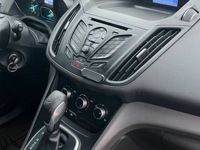 Белый Форд Эскейп, объемом двигателя 1.6 л и пробегом 163 тыс. км за 9800 $, фото 12 на Automoto.ua