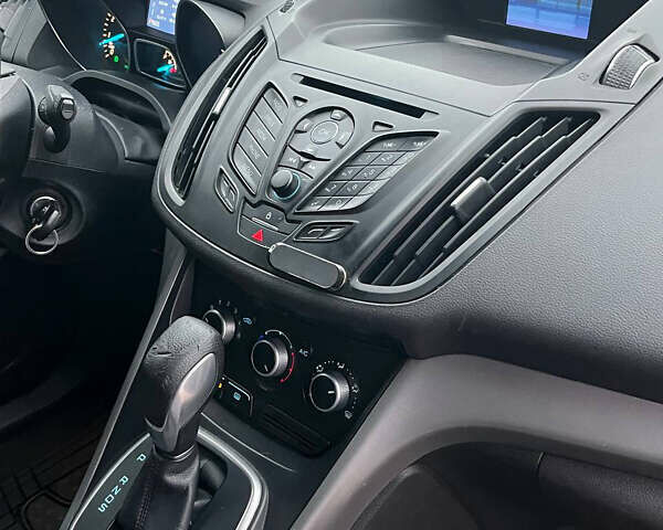 Белый Форд Эскейп, объемом двигателя 1.6 л и пробегом 163 тыс. км за 9800 $, фото 8 на Automoto.ua