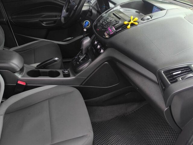 Білий Форд Ескейп, об'ємом двигуна 2.5 л та пробігом 200 тис. км за 10500 $, фото 5 на Automoto.ua