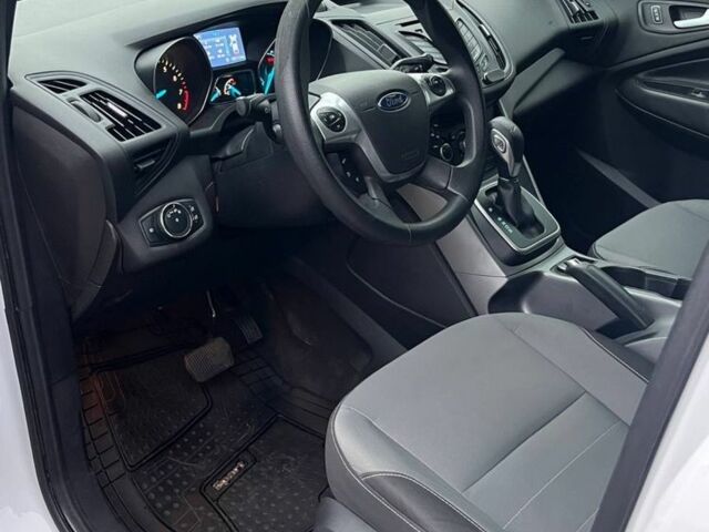 Белый Форд Эскейп, объемом двигателя 1.6 л и пробегом 163 тыс. км за 9800 $, фото 7 на Automoto.ua