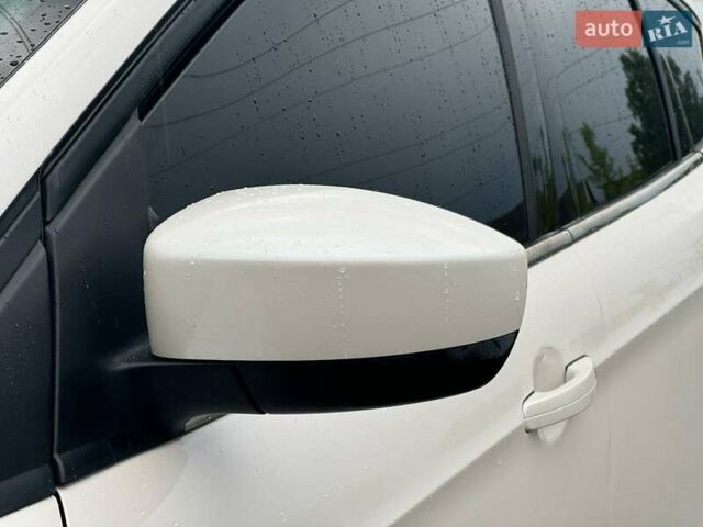 Белый Форд Эскейп, объемом двигателя 2 л и пробегом 145 тыс. км за 11650 $, фото 7 на Automoto.ua