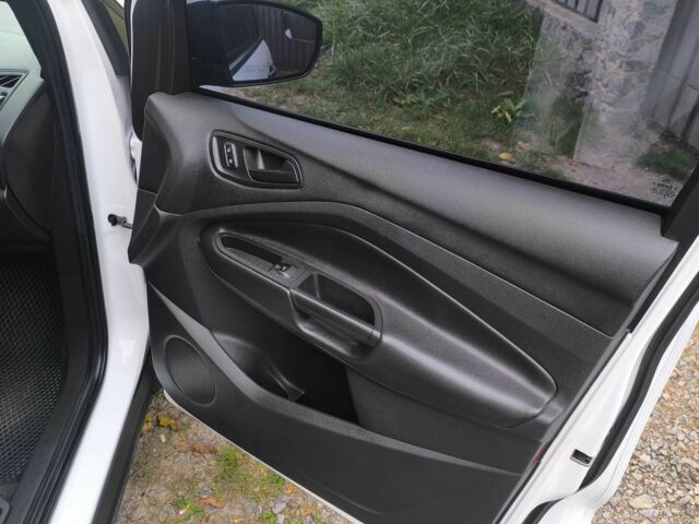 Білий Форд Ескейп, об'ємом двигуна 2.5 л та пробігом 200 тис. км за 10500 $, фото 17 на Automoto.ua