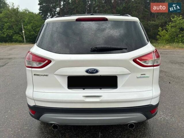 Белый Форд Эскейп, объемом двигателя 2 л и пробегом 145 тыс. км за 11650 $, фото 13 на Automoto.ua