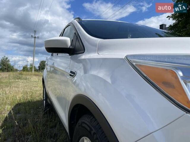 Белый Форд Эскейп, объемом двигателя 1.6 л и пробегом 264 тыс. км за 9800 $, фото 11 на Automoto.ua