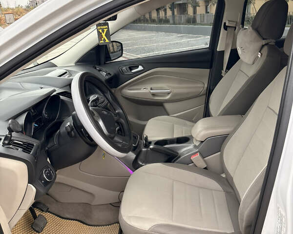 Білий Форд Ескейп, об'ємом двигуна 2 л та пробігом 293 тис. км за 8400 $, фото 7 на Automoto.ua