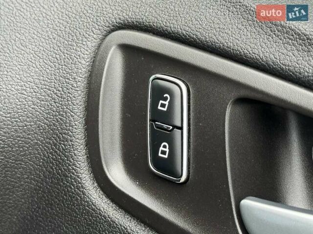 Белый Форд Эскейп, объемом двигателя 2 л и пробегом 145 тыс. км за 11650 $, фото 47 на Automoto.ua