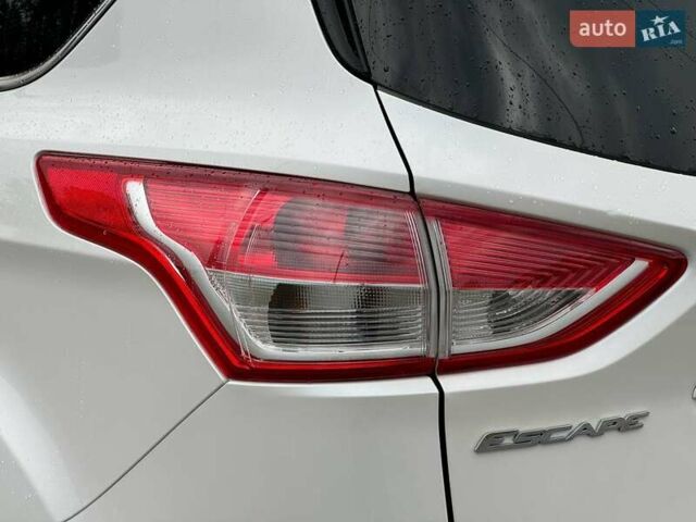 Белый Форд Эскейп, объемом двигателя 2 л и пробегом 145 тыс. км за 11650 $, фото 18 на Automoto.ua