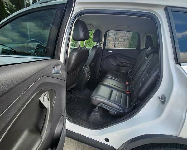 Белый Форд Эскейп, объемом двигателя 1.6 л и пробегом 153 тыс. км за 13000 $, фото 5 на Automoto.ua