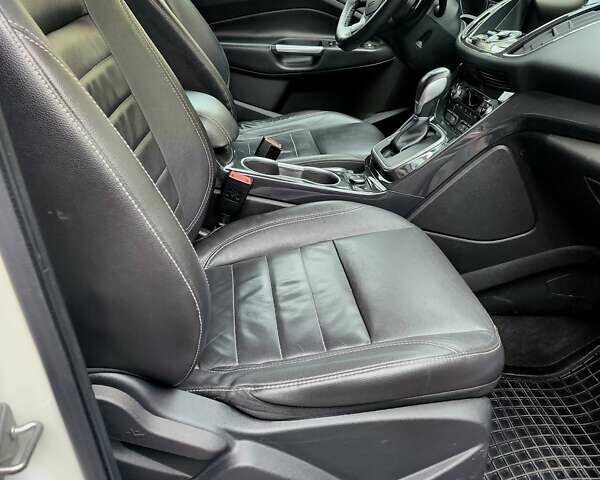 Белый Форд Эскейп, объемом двигателя 1.6 л и пробегом 153 тыс. км за 13000 $, фото 4 на Automoto.ua