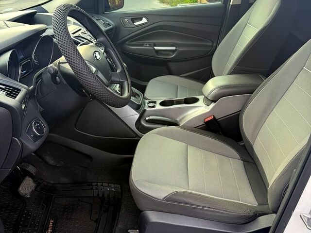 Белый Форд Эскейп, объемом двигателя 1.6 л и пробегом 161 тыс. км за 9700 $, фото 5 на Automoto.ua