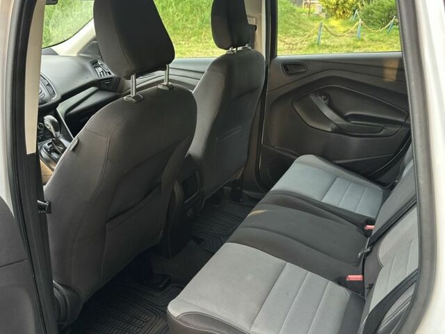 Белый Форд Эскейп, объемом двигателя 2.5 л и пробегом 167 тыс. км за 8250 $, фото 15 на Automoto.ua