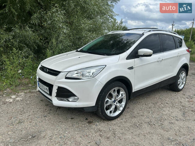 Белый Форд Эскейп, объемом двигателя 2 л и пробегом 230 тыс. км за 12500 $, фото 1 на Automoto.ua