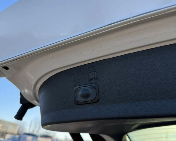 Білий Форд Ескейп, об'ємом двигуна 2 л та пробігом 173 тис. км за 12999 $, фото 27 на Automoto.ua