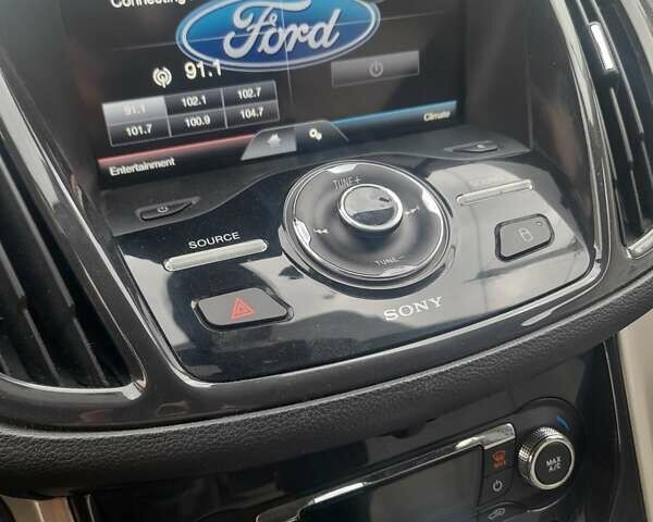 Белый Форд Эскейп, объемом двигателя 2 л и пробегом 196 тыс. км за 10700 $, фото 12 на Automoto.ua