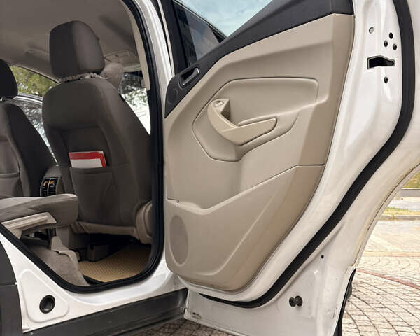 Білий Форд Ескейп, об'ємом двигуна 2 л та пробігом 293 тис. км за 8400 $, фото 14 на Automoto.ua