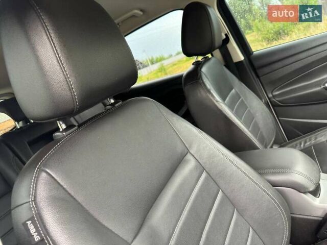 Белый Форд Эскейп, объемом двигателя 2 л и пробегом 145 тыс. км за 11650 $, фото 50 на Automoto.ua