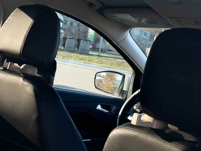 Белый Форд Эскейп, объемом двигателя 1.6 л и пробегом 207 тыс. км за 10000 $, фото 2 на Automoto.ua