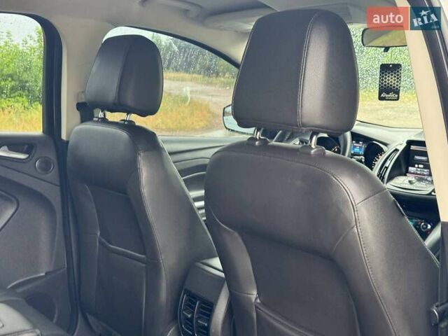 Белый Форд Эскейп, объемом двигателя 2 л и пробегом 145 тыс. км за 11650 $, фото 44 на Automoto.ua